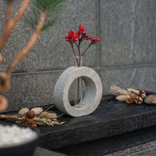 一輪挿し「まろ」｜沖縄の砂モルタル｜フラワーベース・コンクリート
