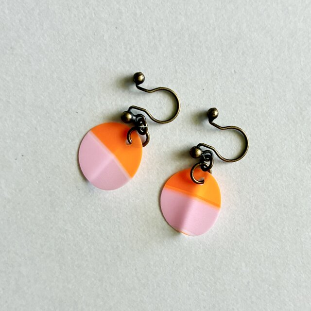 ハンドメイド　ノンホールピアス No.67 ノンホールピアス No.1264オレンジ×ピンク | iichi 日々の暮らしを
