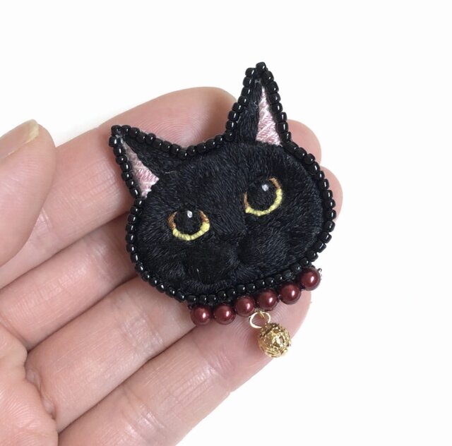 黒猫】手刺繍ブローチ 2way仕様(バッグチャームオプション有) 動物