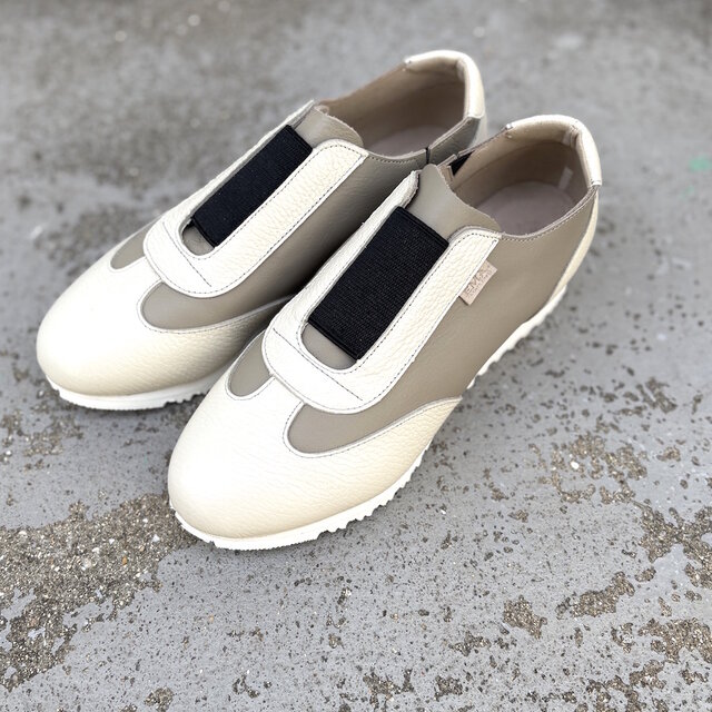 展示品サマーセール】 23.5〜24cmのみ 半額 グレー×オフホワイトの本革