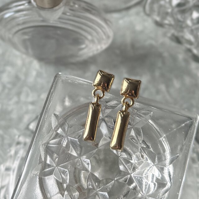 P832-ヴィンテージピアス U.S.A. 1980-90's Geometric Gold Drop
