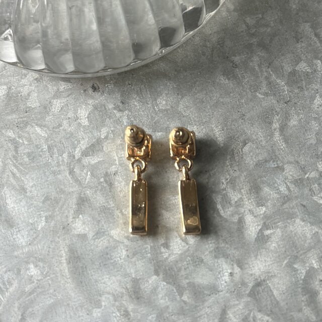 P832-ヴィンテージピアス U.S.A. 1980-90's Geometric Gold Drop