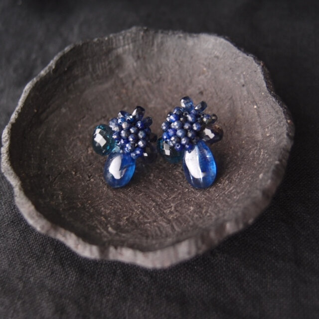 ご予約品・K様】天然石刺繍ピアス Kyanite_LondonBlue Topaz_Lapis