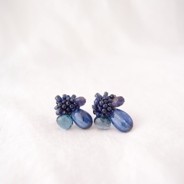 ご予約品・K様】天然石刺繍ピアス Kyanite_LondonBlue Topaz_Lapis