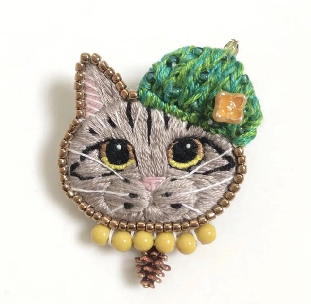 [専用　こり様]ブローチ 刺繍 フェルト キジトラ ハンドメイド ＊コメント必須 キジトラ猫】手刺繍ブローチ 松ぼっくり 冬季 金木犀 2way仕様(バッグ