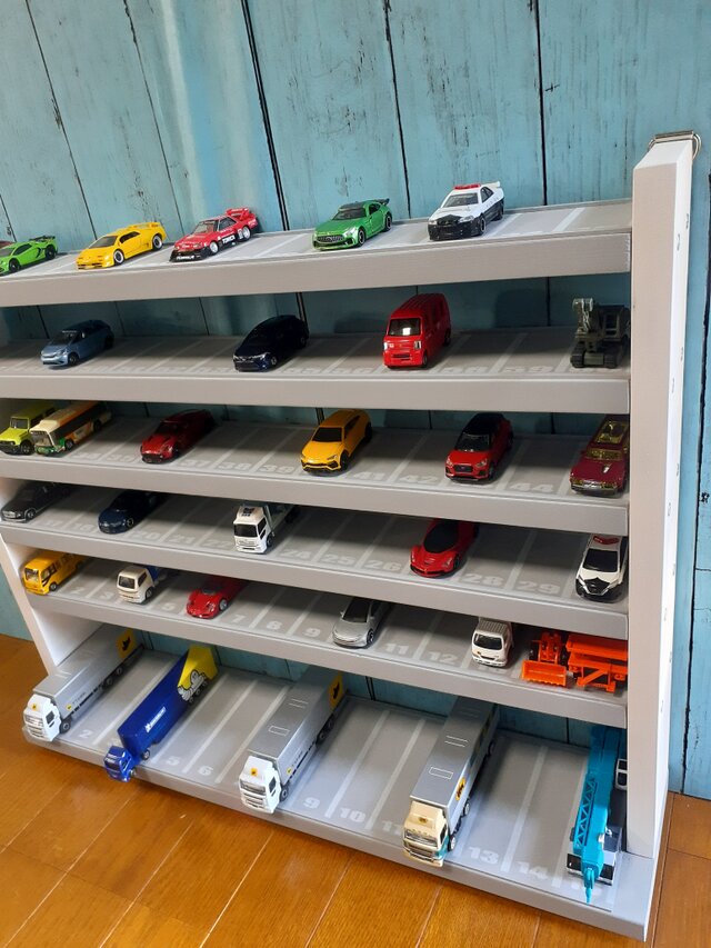 自作ミニカー収納棚6段90台1段目ロングトミカ仕様 | iichi 日々の