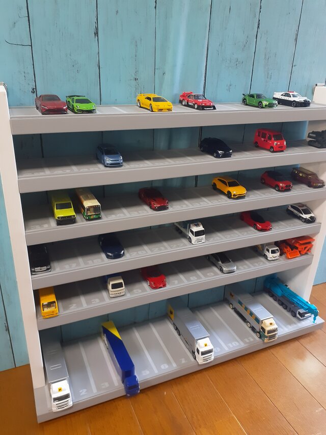 自作ミニカー収納棚6段90台1段目ロングトミカ仕様 | iichi 日々の