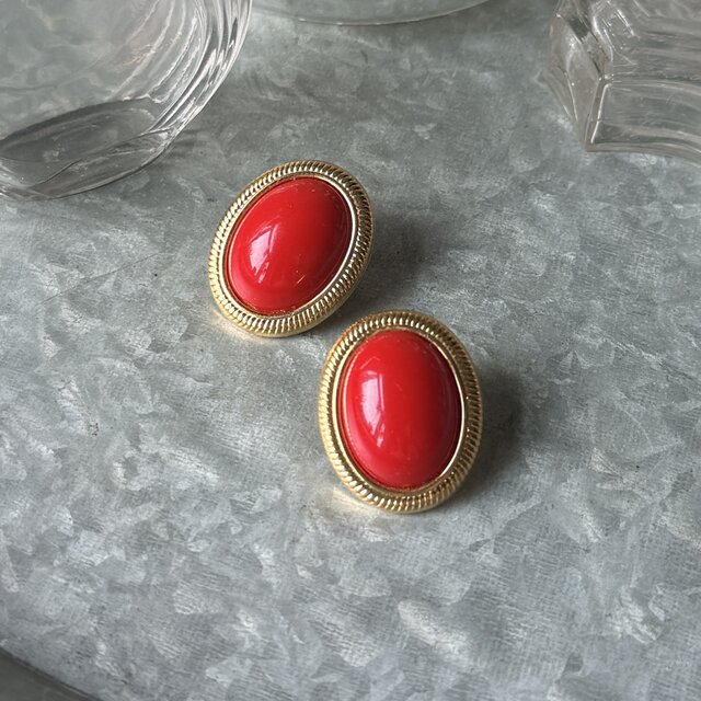 P834-ヴィンテージピアス U.S.A. 1980-90's Gold Tone Red Cabochon