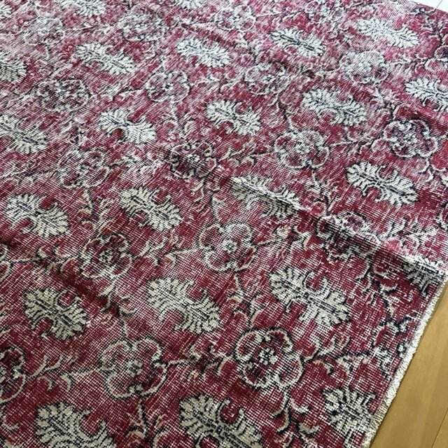 レア大判146×232 深みあるレッド　紋章×ボタニカル　トルコヴィンテージラグ レア大判146×232 深みあるレッド 紋章×ボタニカル トルコヴィンテージ