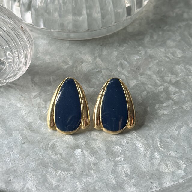 P835-ヴィンテージピアス U.S.A. 1980-90's Navy Enamel & Gold Curved
