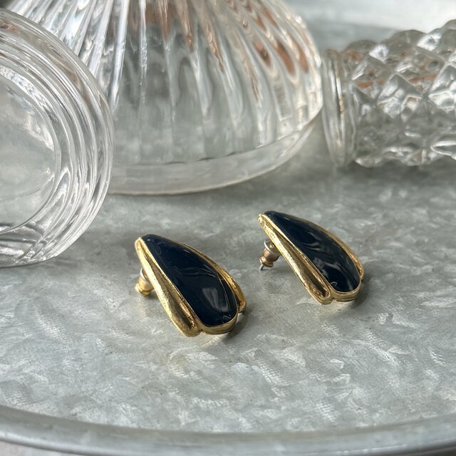 P835-ヴィンテージピアス U.S.A. 1980-90's Navy Enamel & Gold Curved