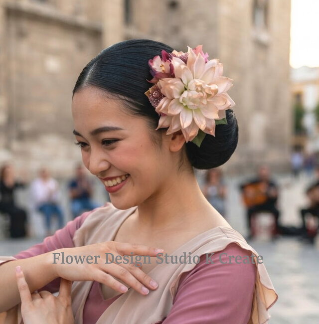 ゴールドベージュの大輪ダリア髪飾り｜ラメ輝くヘアクリップ｜成人式