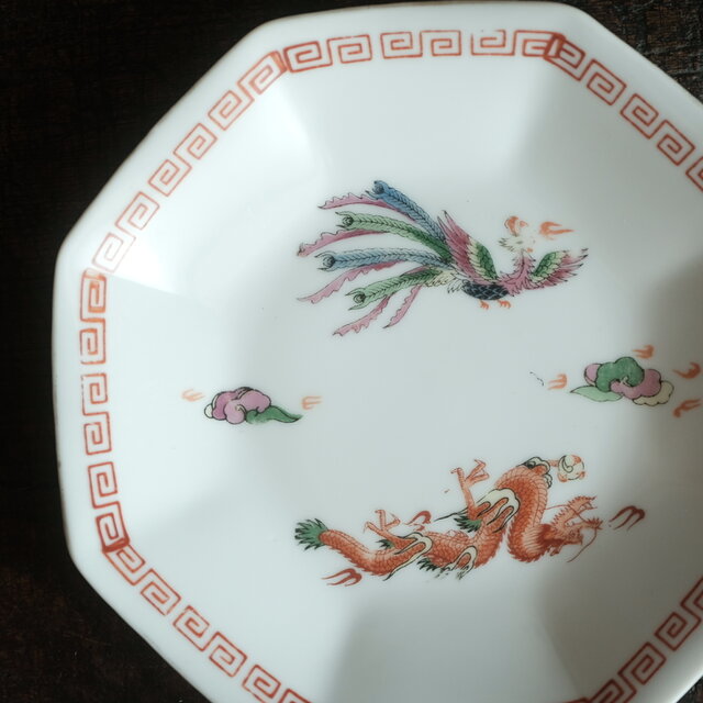 炒飯を盛り付けたくなる◇大清乾隆年製 見込みに龍と鳳凰。色絵八角中