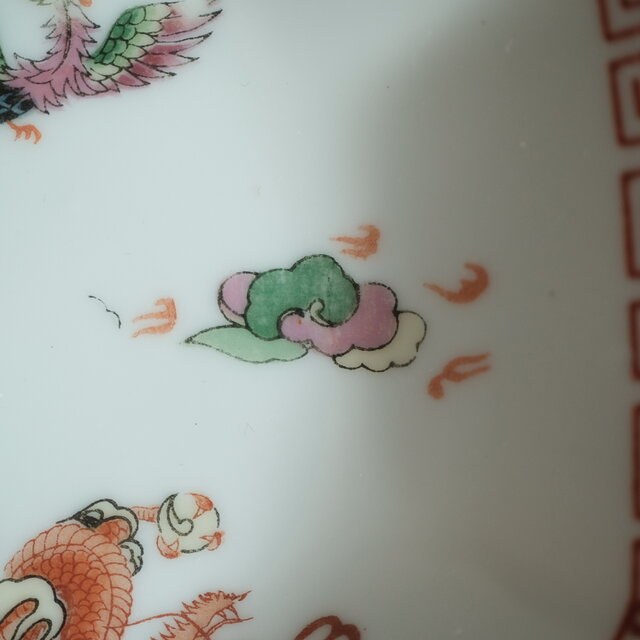 炒飯を盛り付けたくなる◇大清乾隆年製 見込みに龍と鳳凰。色絵八角中