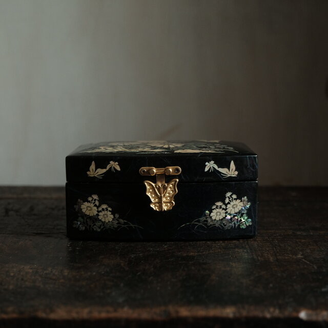 美品！ 螺鈿細工 蝶々 ジュエリーボックス 螺鈿細工で素敵◇花と蝶々 ジュエリーボックス 韓国 retro vintage