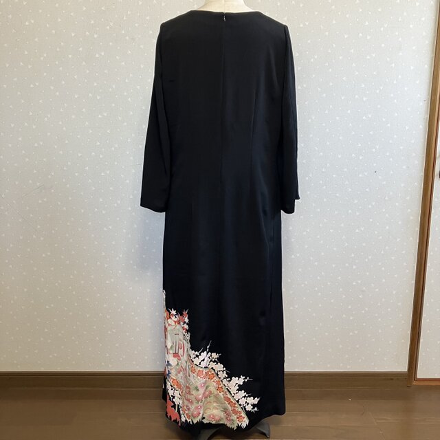 No.190 ワンピースM~L着物リメイク黒留袖リメイク華やかな花車柄11号