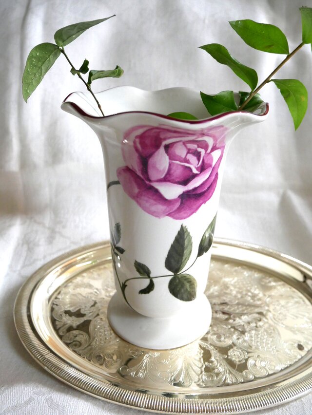 英国製 バラとミツバチの絵柄 花瓶 ローラ・アシュレイ | iichi 日々の