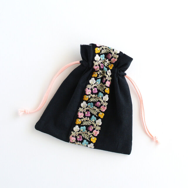 インド刺繍リボンの巾着ポーチ ブラック | iichi 日々の暮らしを
