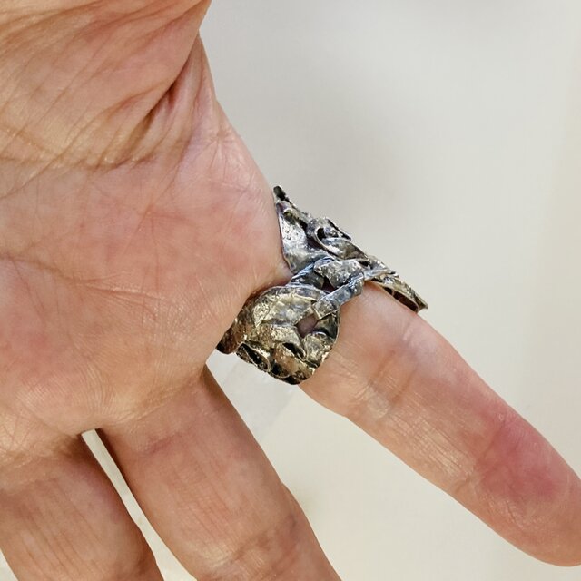彫金作品　アメジスト 銀製 クラスターリング　SILVER950 アメジストと燻し銀のリング/950silver/＃20 | iichi 日々の暮らしを