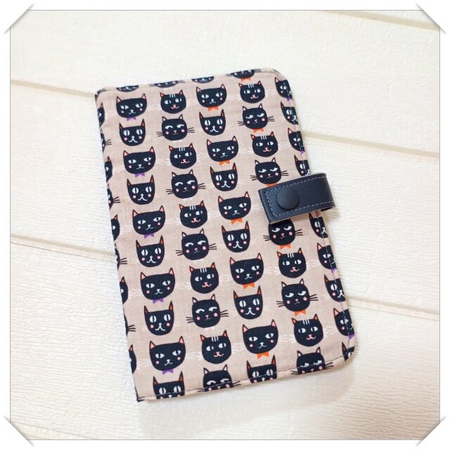 ☆マルチケース☆ お薬手帳ケース 通帳ケース ☆ハンドメイド☆猫柄 USA生地猫柄☆通帳やお薬手帳が入るマルチケース | iichi 日々の暮らし