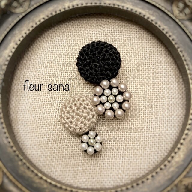 zigzag motif シルキーパールとクロッシェのブローチ monotone | iichi