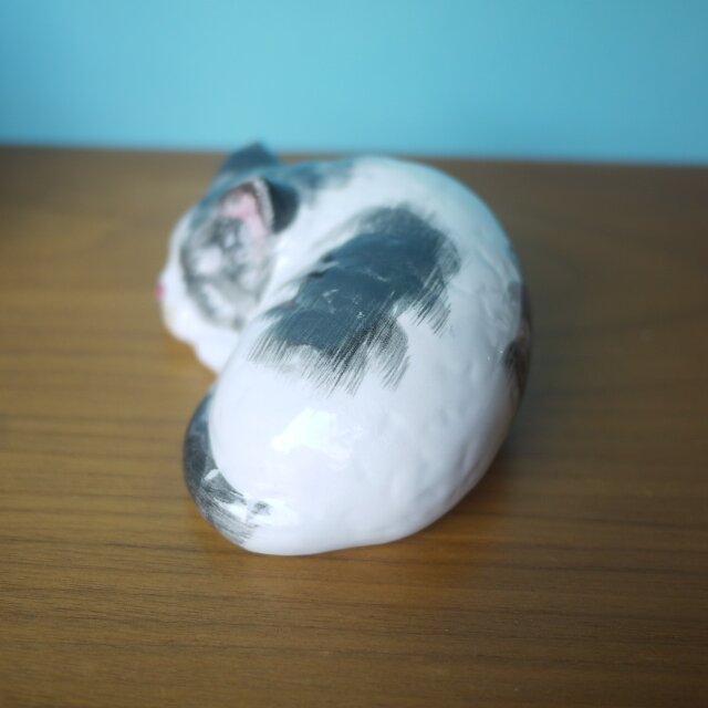 眠る猫の親子 陶器の眠り猫 スリーピングキャット ねこフィギュリン