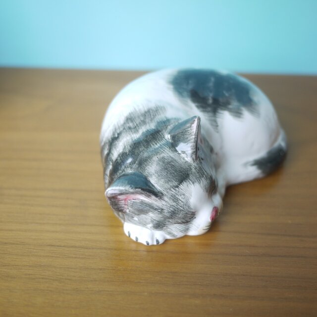 眠る猫の親子 陶器の眠り猫 スリーピングキャット ねこフィギュリン