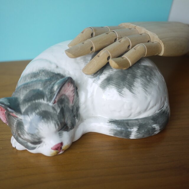眠る猫の親子 陶器の眠り猫 スリーピングキャット ねこフィギュリン