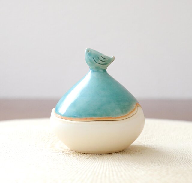 青い鳥と巣箱の陶器製置物　小物入れ 青い鳥と巣箱の陶器製置物 小物入れ 青い鳥と巣箱の陶器製置物 小物