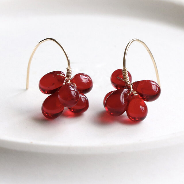 ざくろ色のチェコガラス ピアス／イヤリング 14Kgf 上品 深みのある赤
