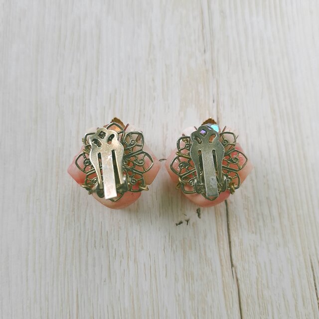 pink beads rhinestone gold leaf cluster ヴィンテージイヤリング