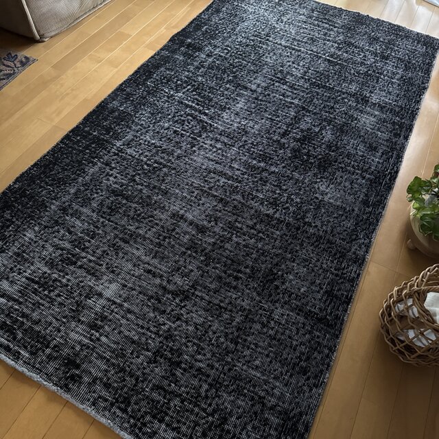 107×206 ブラックオーバーダイ ワンカラーラグ トルコヴィンテージラグ