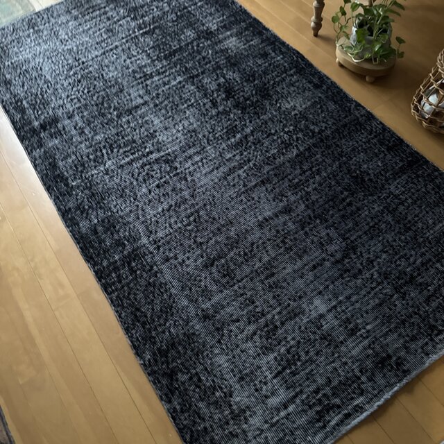 107×206 ブラックオーバーダイ ワンカラーラグ トルコヴィンテージラグ