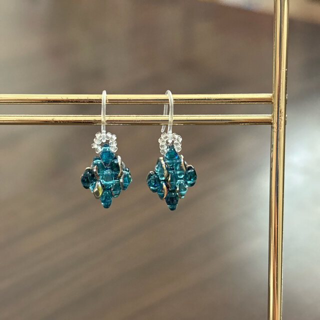 金属アレルギーの方にオススメしたい！【水色×シルバー】チェコガラス