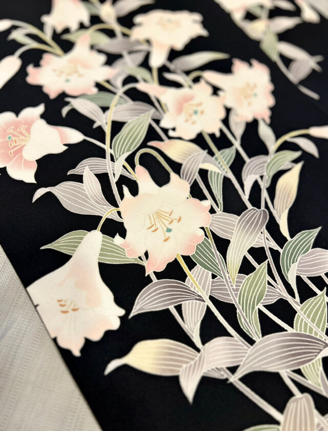 塩瀬黒地ゆり手描き名古屋帯アップサイクル品 | iichi 日々の暮らしを