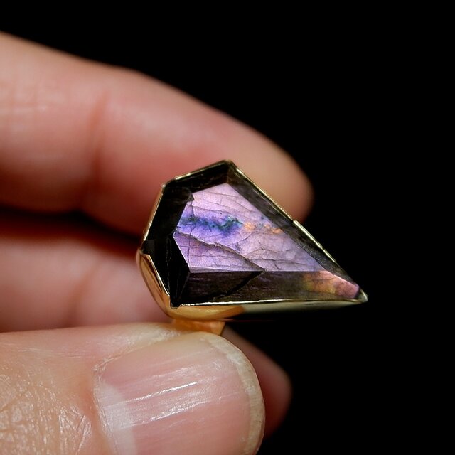 パープルラブラドライトのリング 真鍮 14号 ～訳アリ品～ 天然石