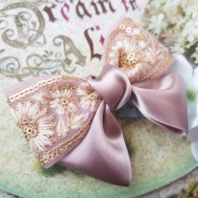 インド刺繍リボンのバレッタ｜花刺繍×ピンクリボン｜上品な大人のヘア