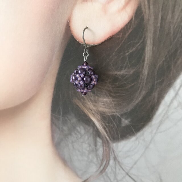 パールボール の ピアス パープル 紫 ビーズ 秋 冬 | iichi 日々の