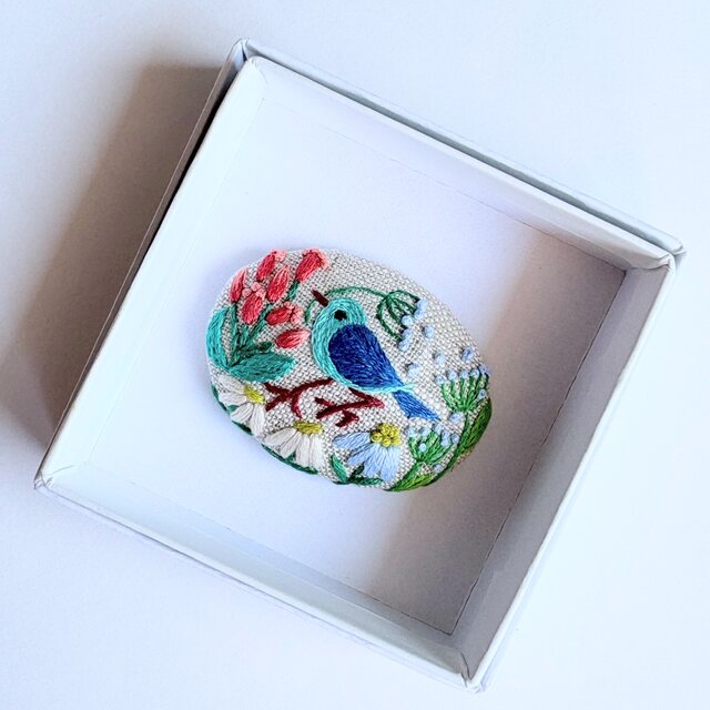 ことりと草花の刺繍ブローチ(botanical）#526 | iichi 日々の暮らしを