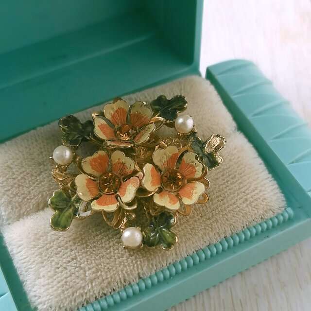Coro》 pale yellow coral faux pearl flower コロ ヴィンテージ