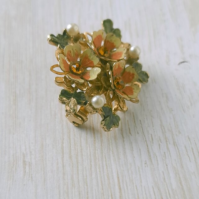 Coro》 pale yellow coral faux pearl flower コロ ヴィンテージ