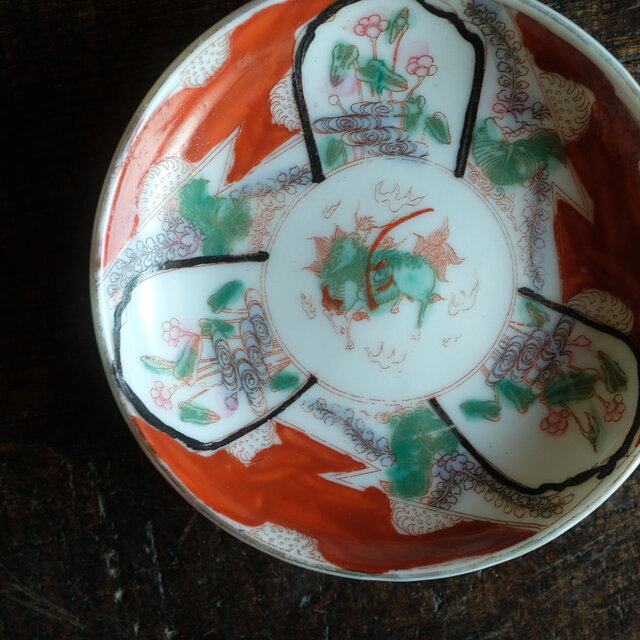 見込みに麒麟◇赤で素敵。時代物 花麒麟文赤絵印判小皿 骨董/antiques