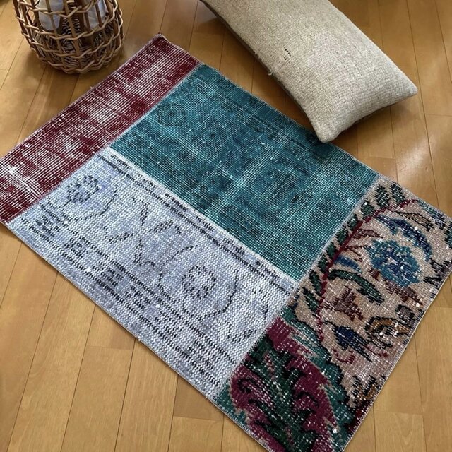 ウール100%パッチワークラグ 133x195 cm　中古 54×78ボルドー×ターコイズブルー パッチワーク トルコヴィンテージラグ