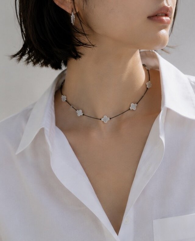 白蝶貝 フラワーシルクコードネックレス／大人カジュアルチョーカー