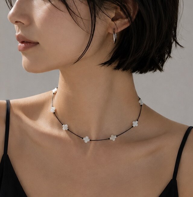 白蝶貝 フラワーシルクコードネックレス／大人カジュアルチョーカー