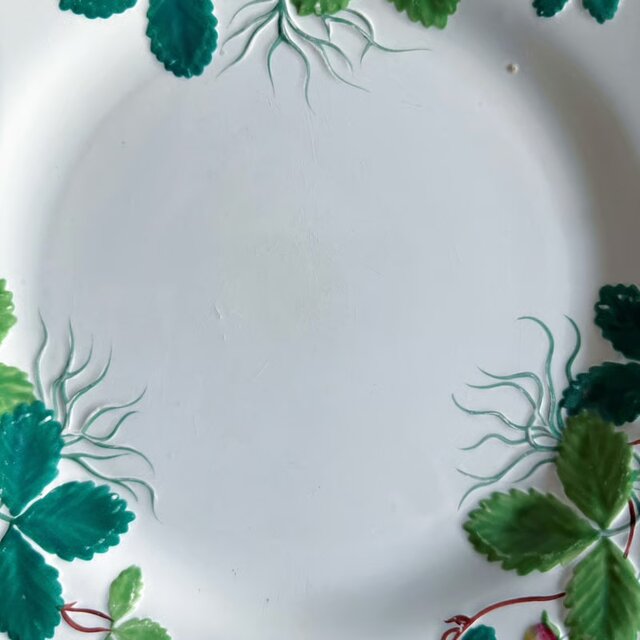 Creil&Montereau 彩色 いちご レリーフ皿 平皿 クレイユエモントロー