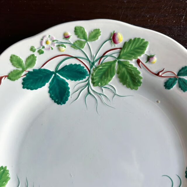 Creil&Montereau 彩色 いちご レリーフ皿 平皿 クレイユエモントロー