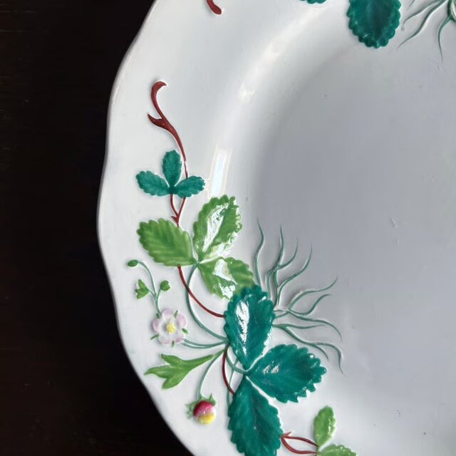 Creil&Montereau 彩色 いちご レリーフ皿 平皿 クレイユエモントロー