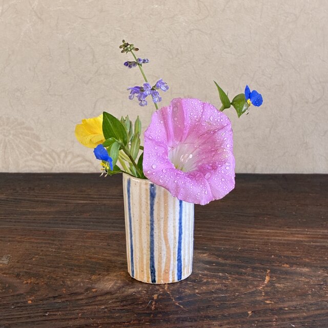 十草の筒形ミニ花入れ 一輪挿し 花器 和陶器 | iichi 日々の暮らしを