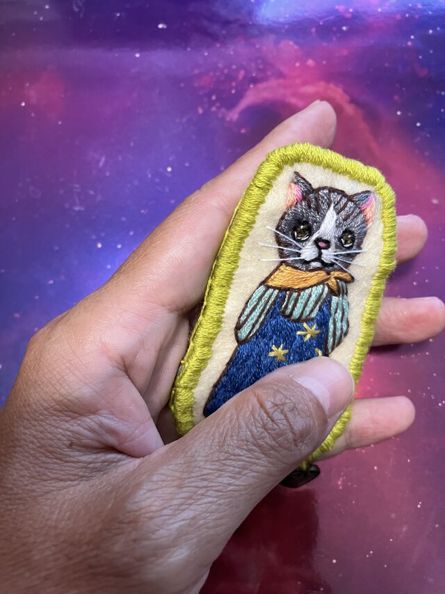 猫刺繍ブローチ 星空の散歩 | iichi 日々の暮らしを心地よくする